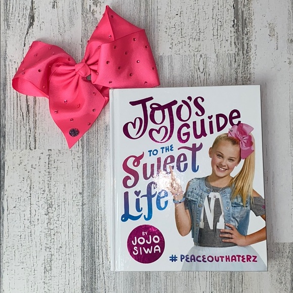 JoJo Siwa Other - 🎀 JoJo Siwa Book & Bow 🎀